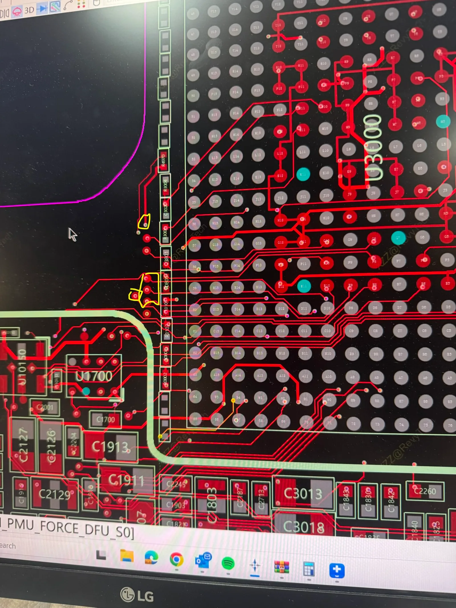 Board-view software showing component positions and highlighted circuit connections